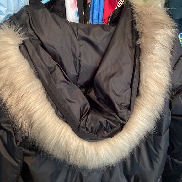 DKNY Faux Fur Trim Hooded Puffer Coat - Picture 3 of 15